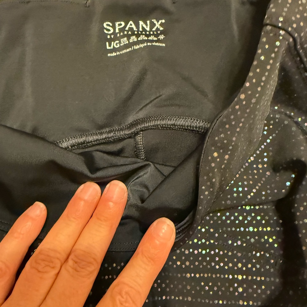 SPANX Black and Gray Patterned Leggings Set - Picture 6 of 7